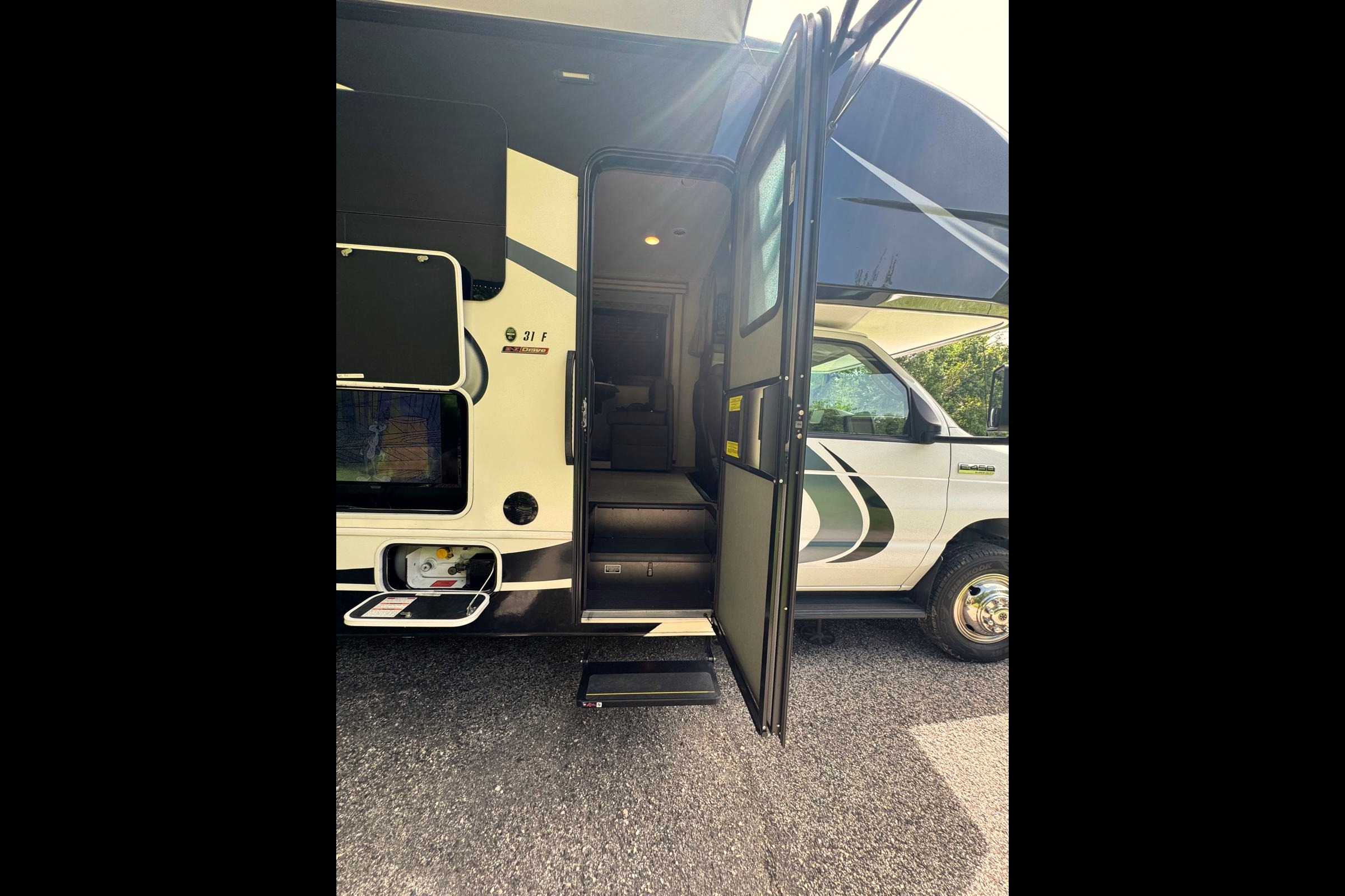Phoenix - Entegra Coach Odyssey 31F Class C ***SLEEPS 10***UNLIMITED MILES***