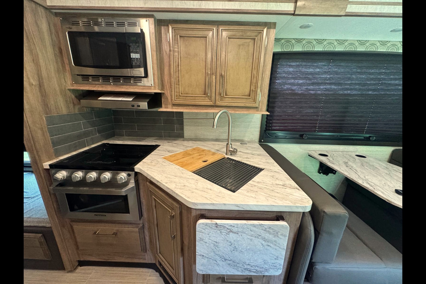 Phoenix - Entegra Coach Odyssey 31F Class C ***SLEEPS 10***UNLIMITED MILES***