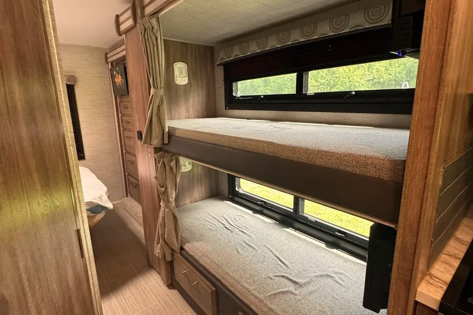 Phoenix - Entegra Coach Odyssey 31F Class C ***SLEEPS 10***UNLIMITED MILES***