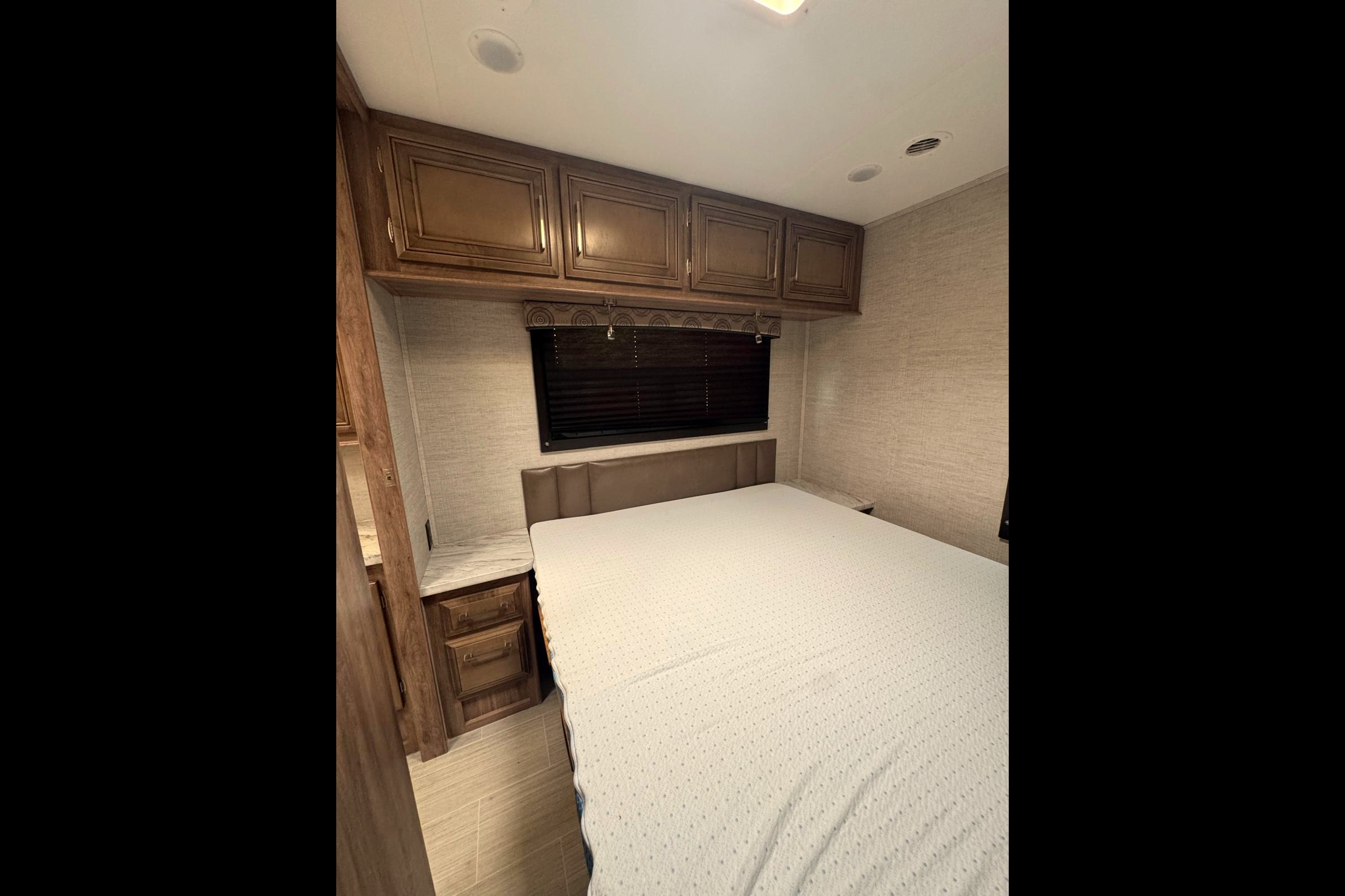 Phoenix - Entegra Coach Odyssey 31F Class C ***SLEEPS 10***UNLIMITED MILES***