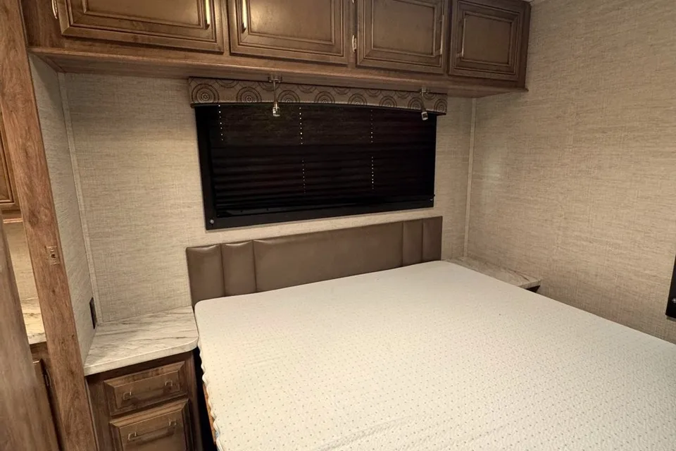 Phoenix - Entegra Coach Odyssey 31F Class C ***SLEEPS 10***UNLIMITED MILES***
