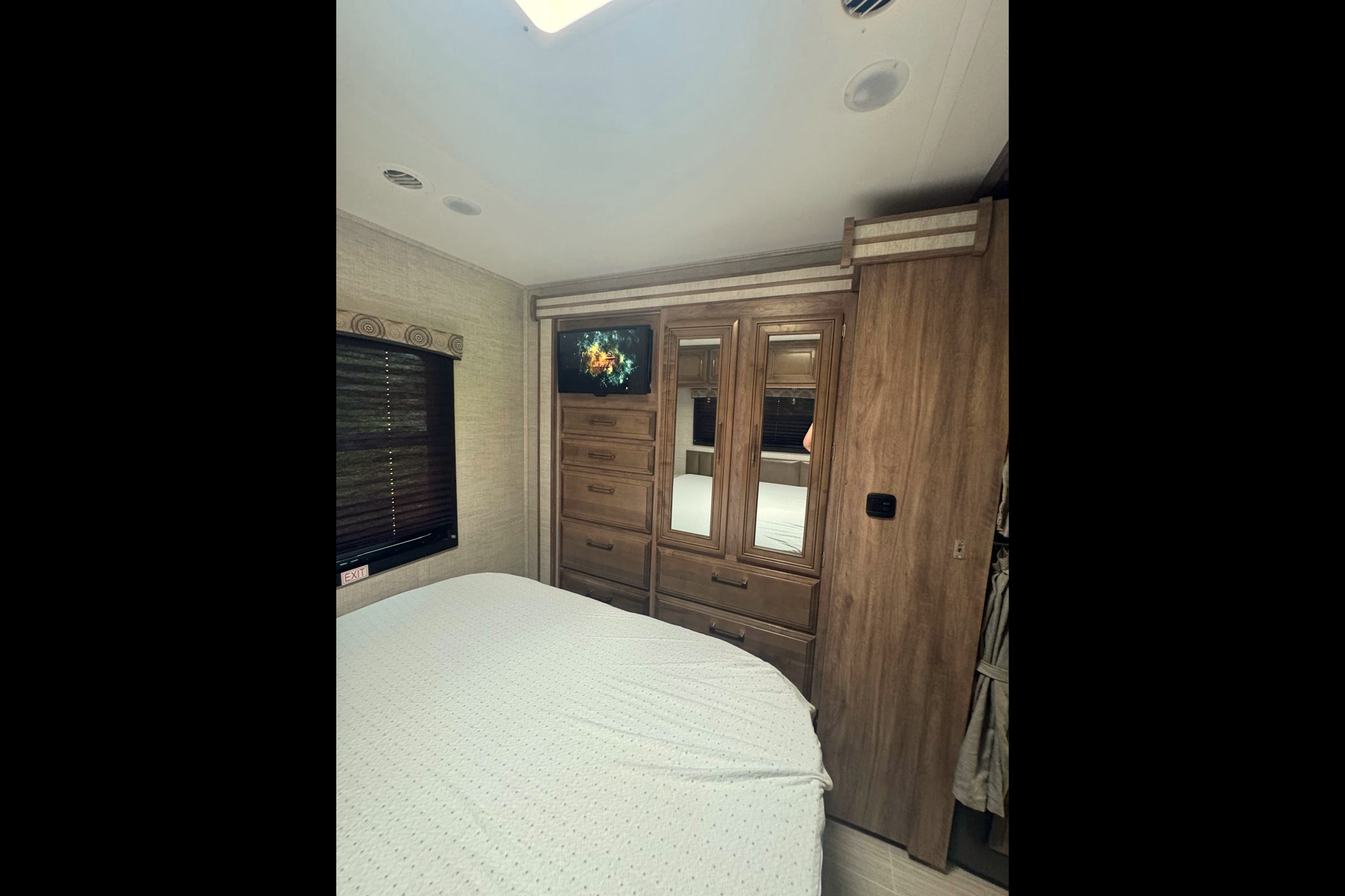 Phoenix - Entegra Coach Odyssey 31F Class C ***SLEEPS 10***UNLIMITED MILES***