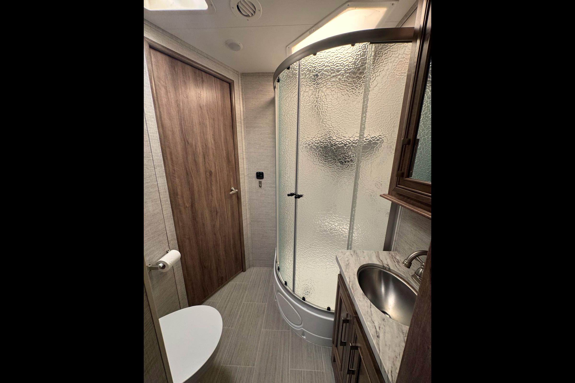 Phoenix - Entegra Coach Odyssey 31F Class C ***SLEEPS 10***UNLIMITED MILES***