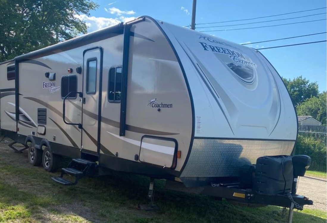 Tylor & Joshs Coachmen 292bhds Travel Trailer