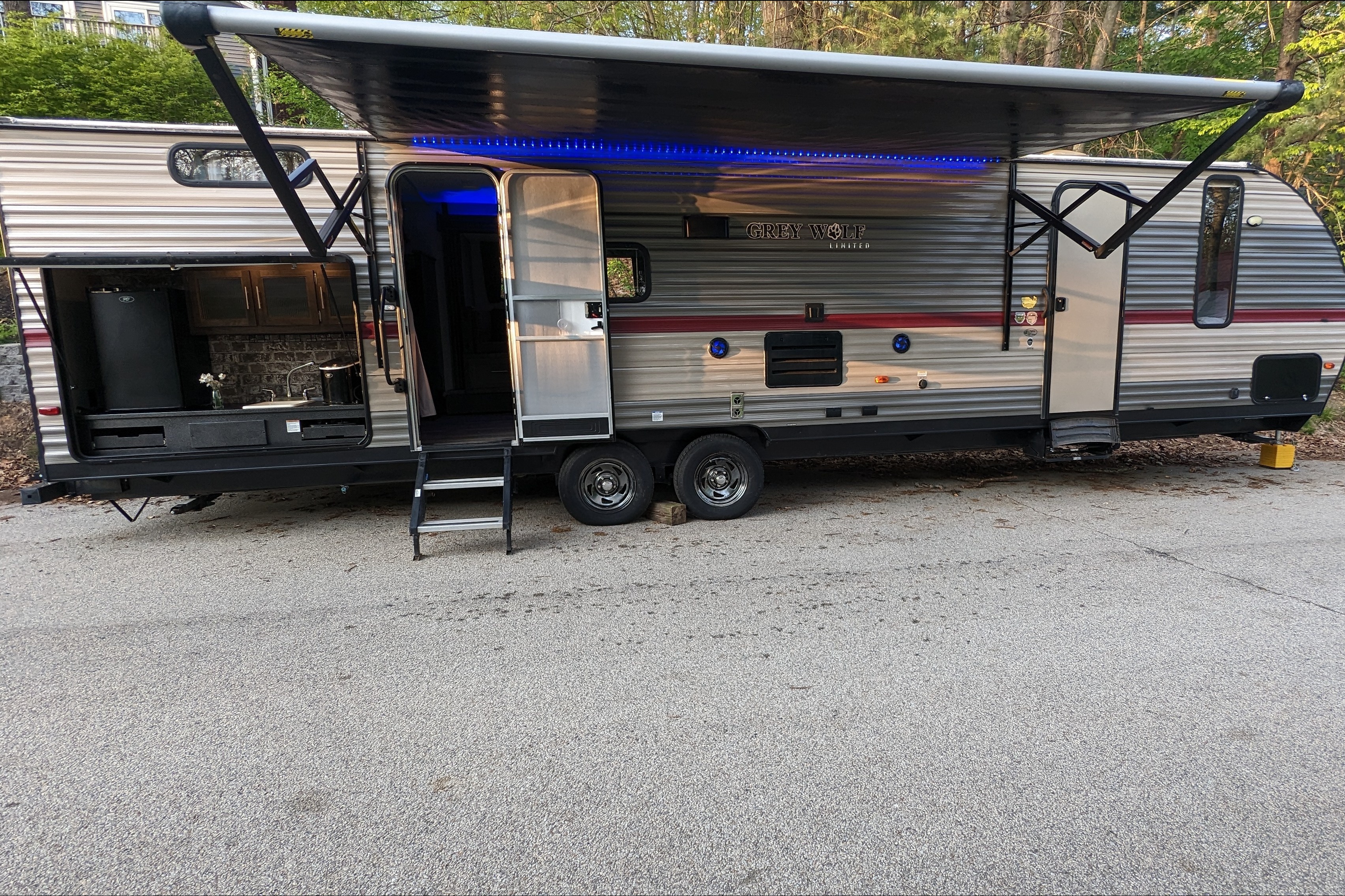 Hideaway Rv Rentals pet friendly spacious Grey Wolf limited