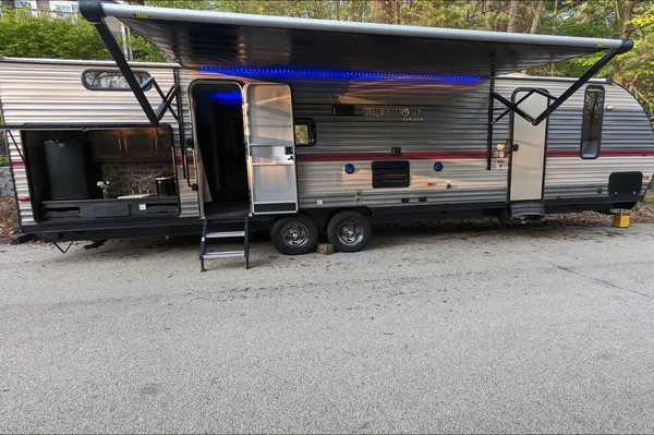 Hideaway Rv Rentals pet friendly spacious Grey Wolf limited