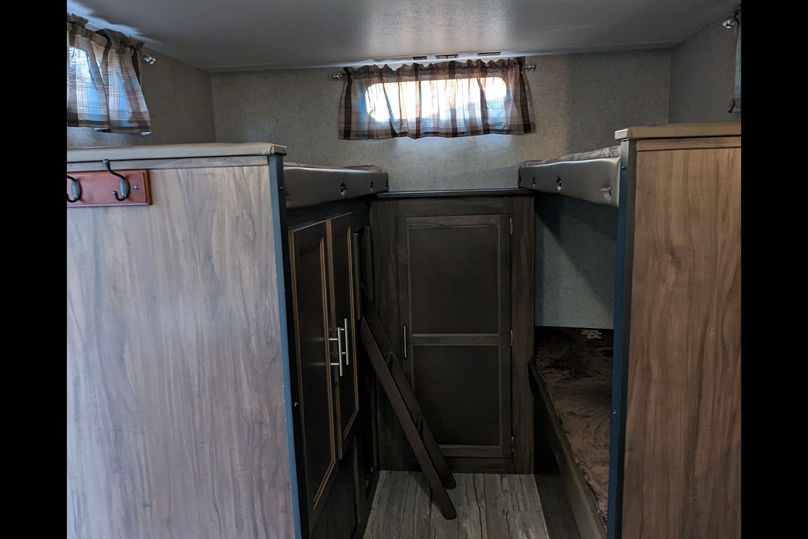 Hideaway Rv Rentals pet friendly spacious Grey Wolf limited