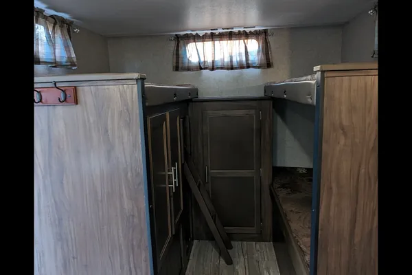 Hideaway Rv Rentals pet friendly spacious Grey Wolf limited