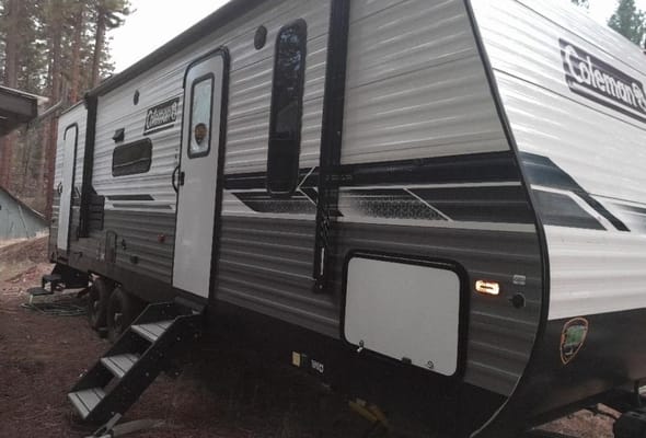 Camping time Coleman Lantern BH263 Travel Trailer