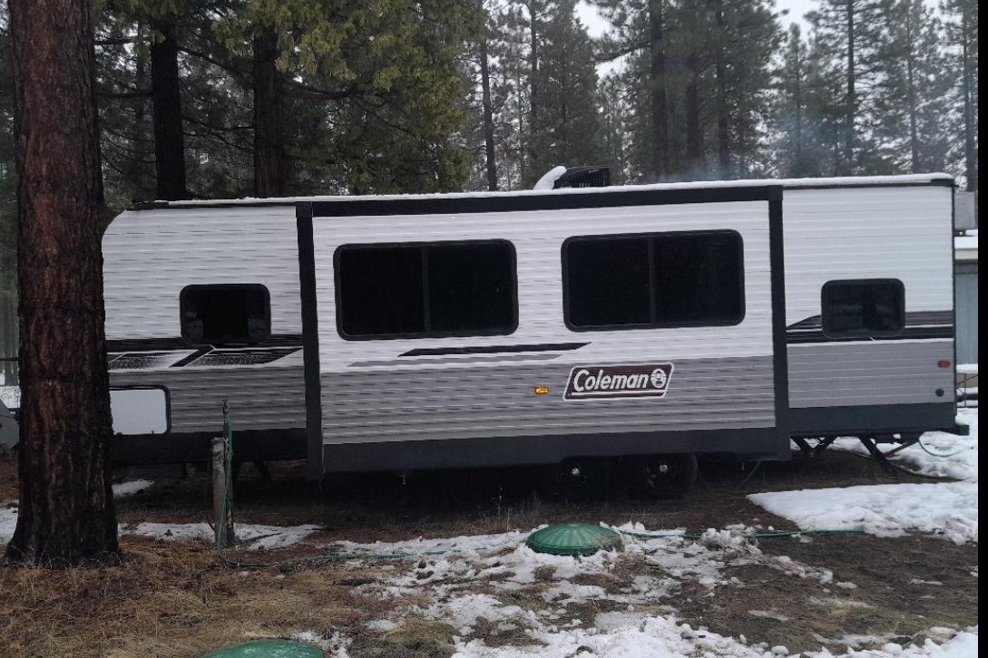 Camping time Coleman Lantern BH263 Travel Trailer