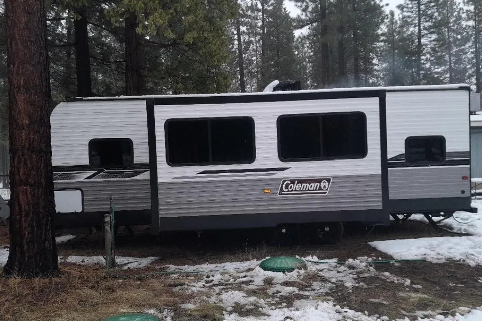 Camping time Coleman Lantern BH263 Travel Trailer