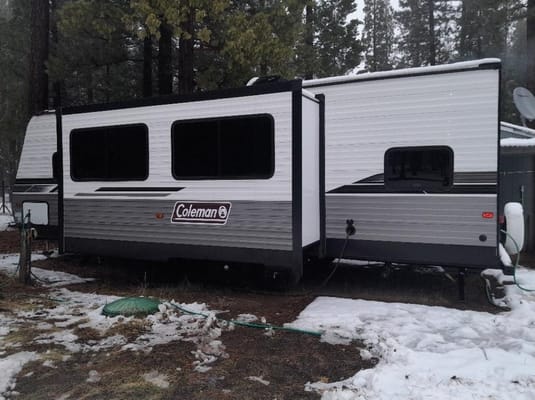 Camping time Coleman Lantern BH263 Travel Trailer