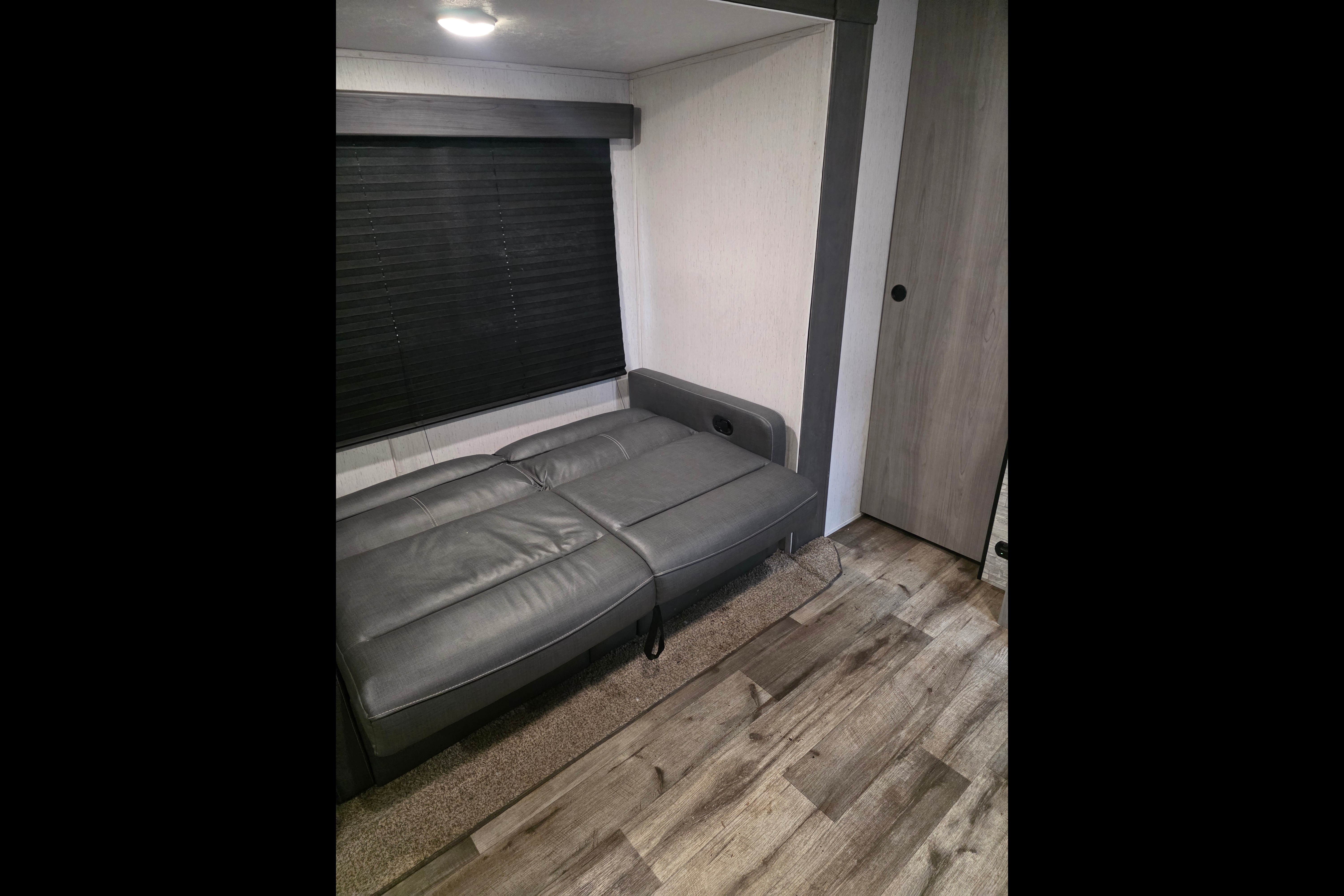 Camping time Coleman Lantern BH263 Travel Trailer