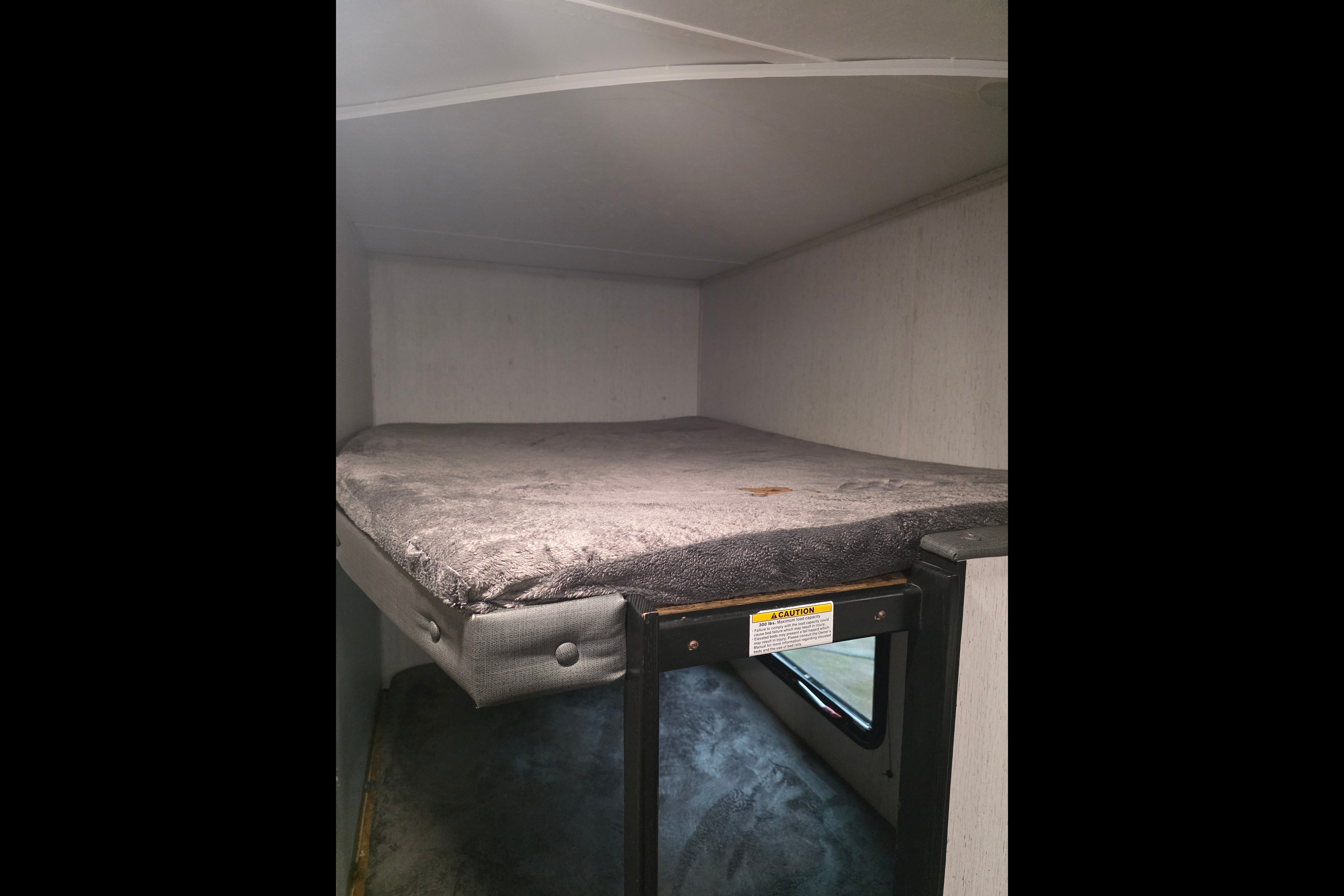 Camping time Coleman Lantern BH263 Travel Trailer