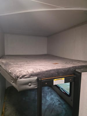 Camping time Coleman Lantern BH263 Travel Trailer