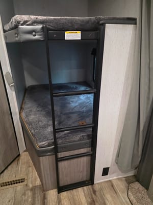 Camping time Coleman Lantern BH263 Travel Trailer