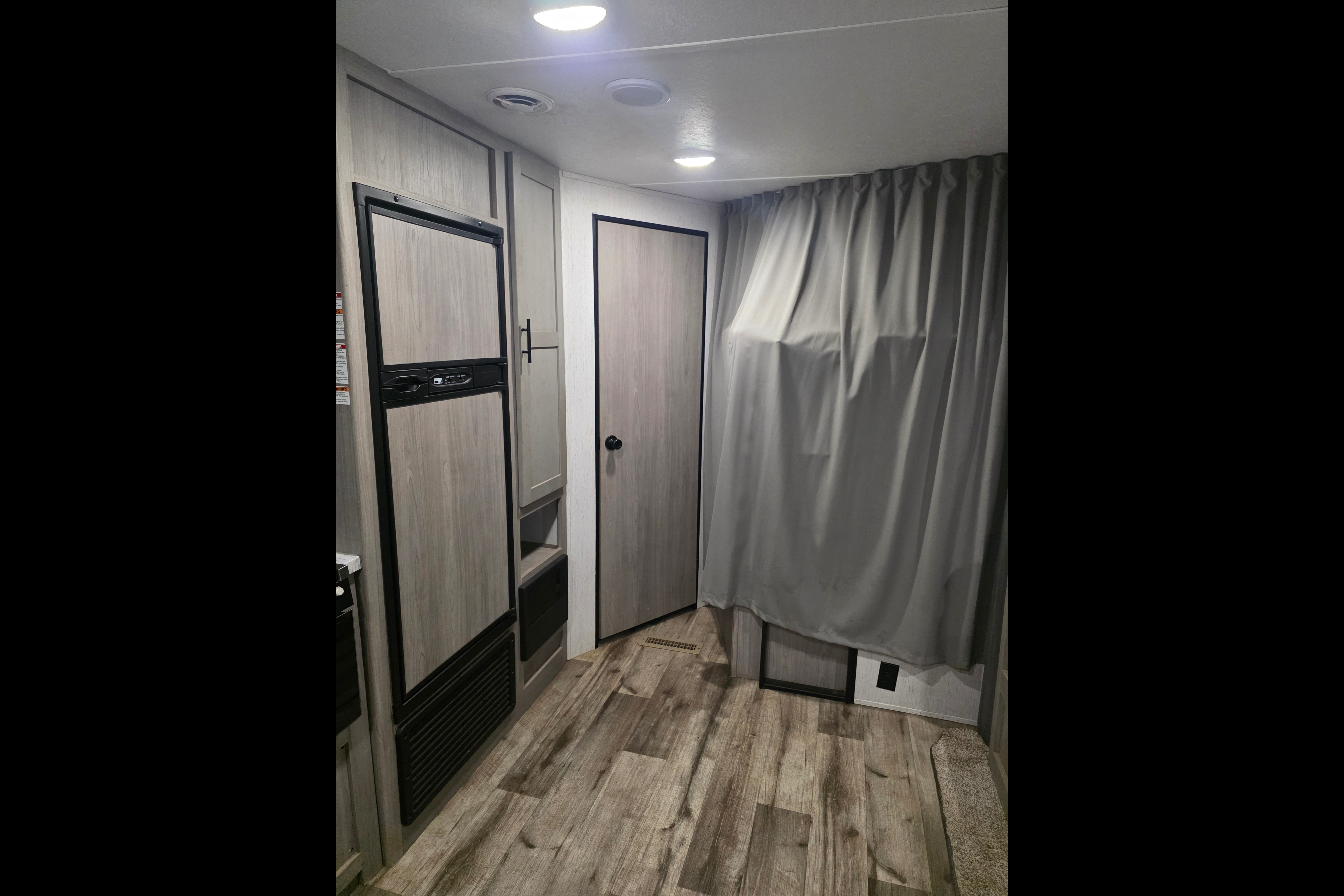 Camping time Coleman Lantern BH263 Travel Trailer