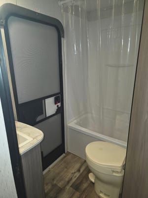 Camping time Coleman Lantern BH263 Travel Trailer