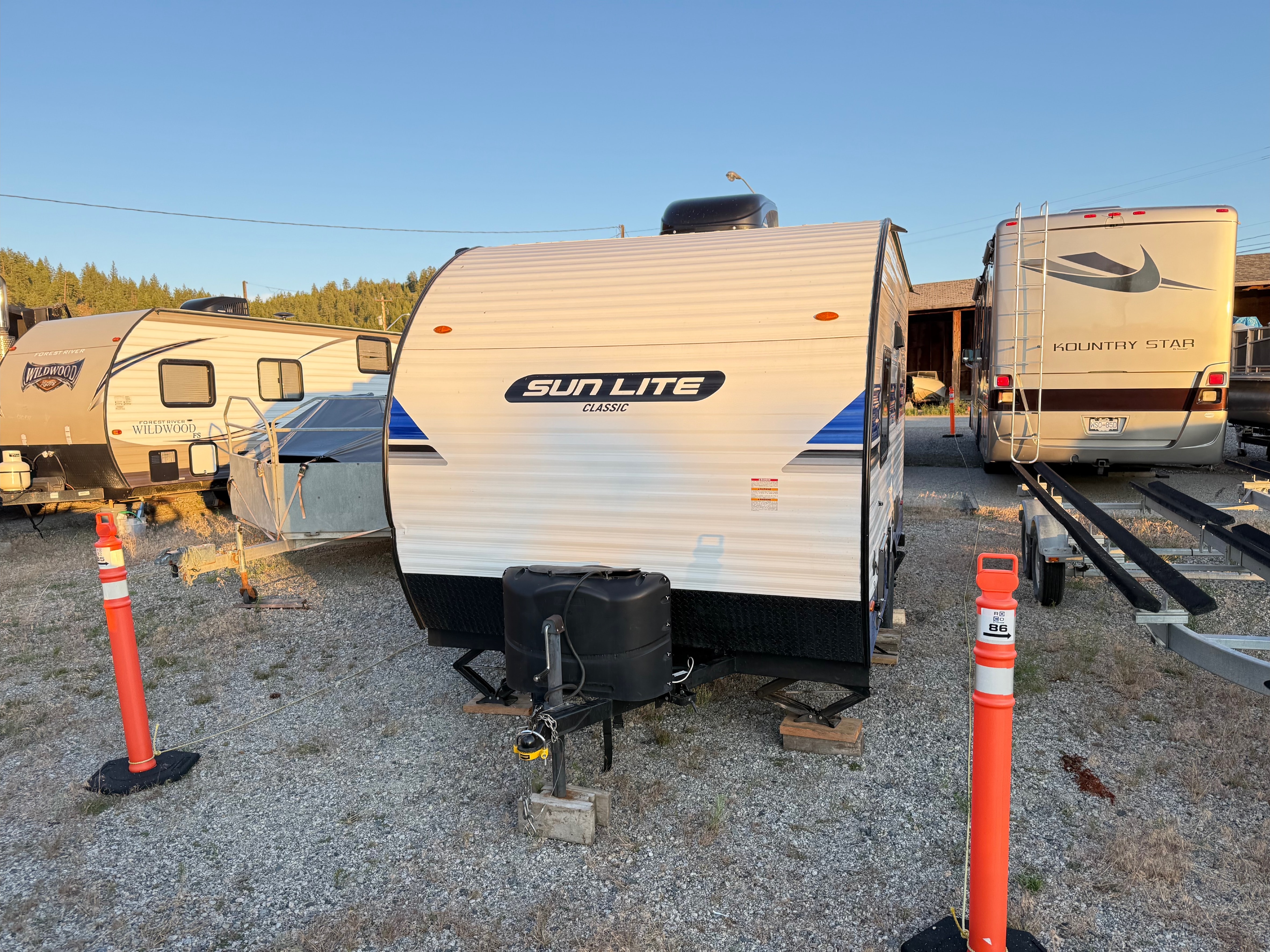 Sam's Sun lite Bh16 Travel Trailer