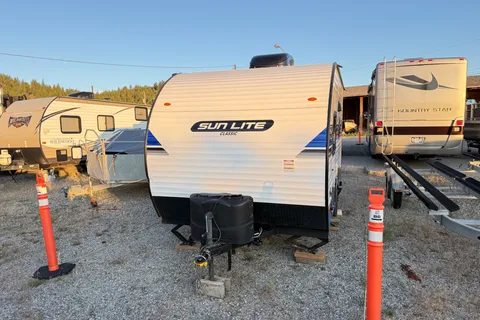 Sam's Sun lite Bh16 Travel Trailer