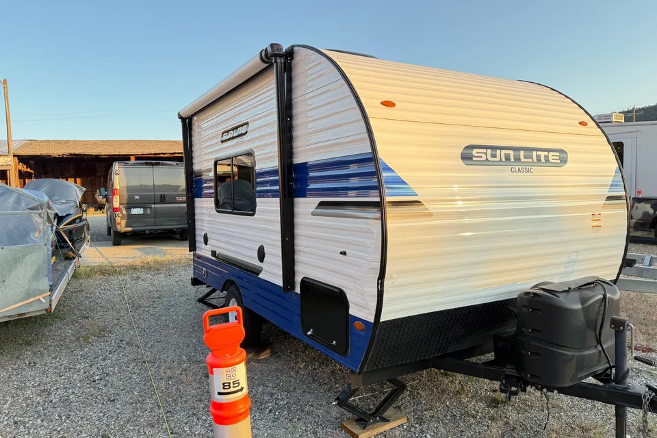 Sam's Sun lite Bh16 Travel Trailer