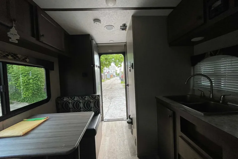 Sam's Sun lite Bh16 Travel Trailer
