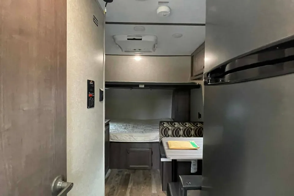 Sam's Sun lite Bh16 Travel Trailer