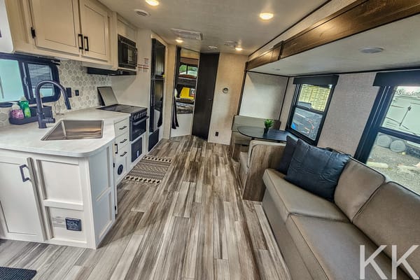 Open Range 26BHS Luxury Family Travel Trailer – Sleeps 10 | Upgraded Mattress | Fully Loaded