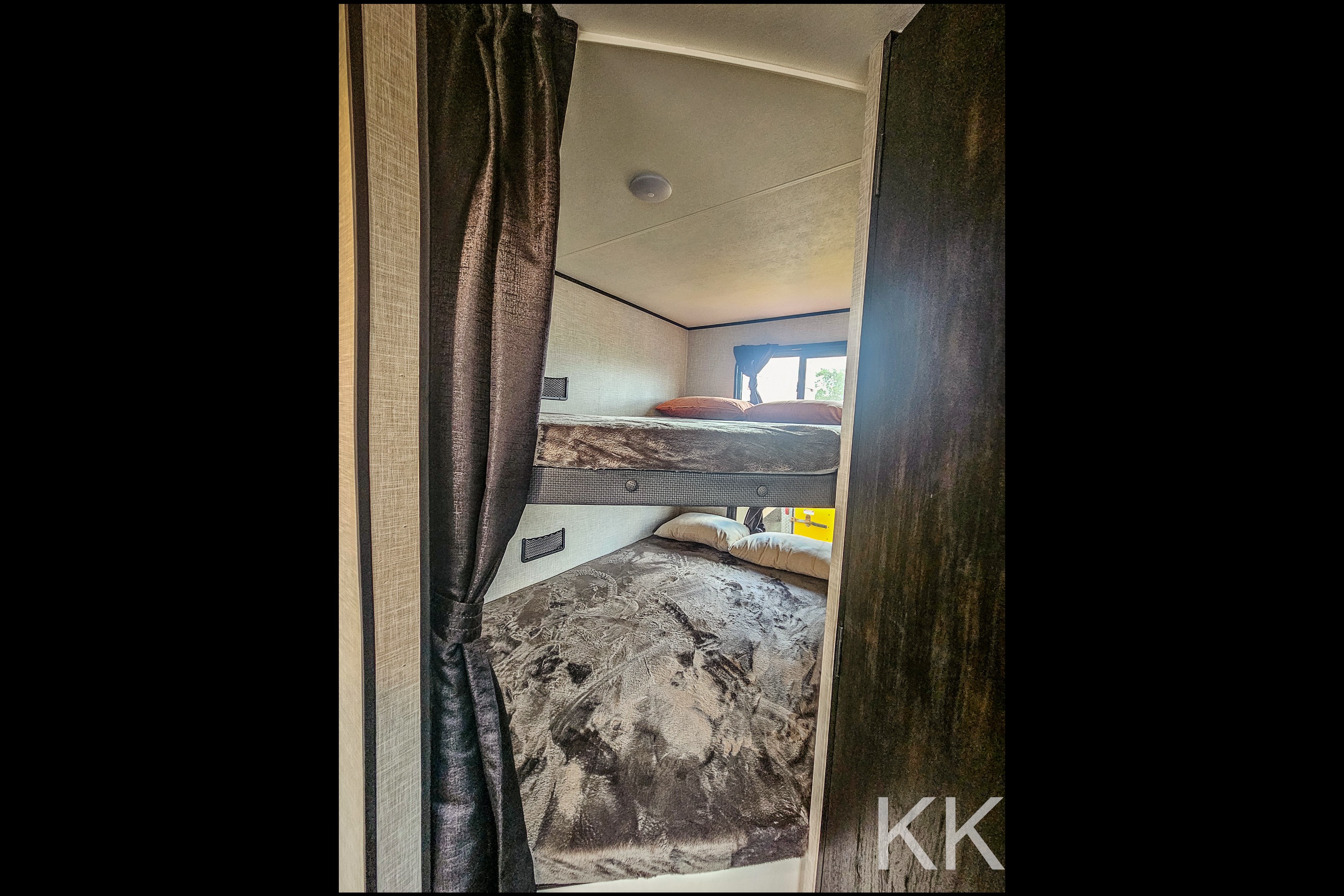 Open Range 26BHS Luxury Family Travel Trailer – Sleeps 10 | Upgraded Mattress | Fully Loaded