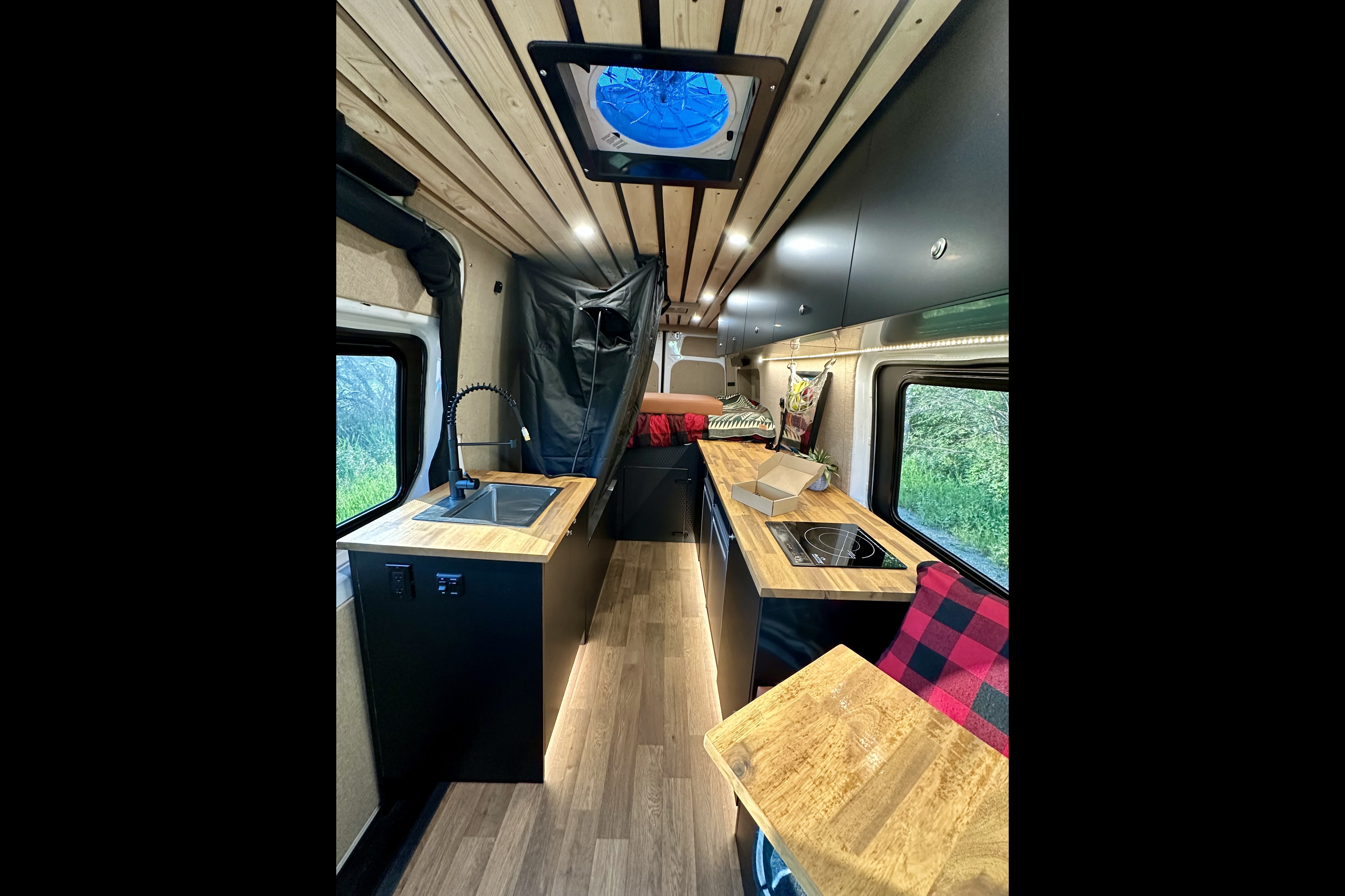 David's Luxury Mercedes-Benz Sprinter 170 4x4 Campervan