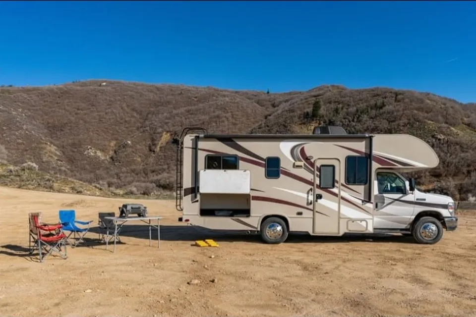Thor Motor Coach 22 E Class C -Unlimited Mileage
