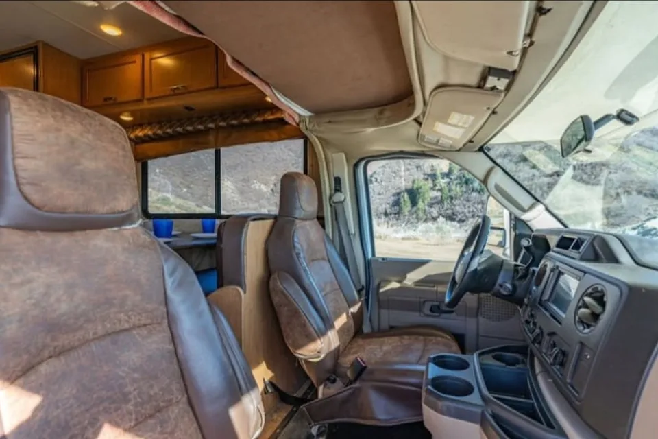 Thor Motor Coach 22 E Class C -Unlimited Mileage