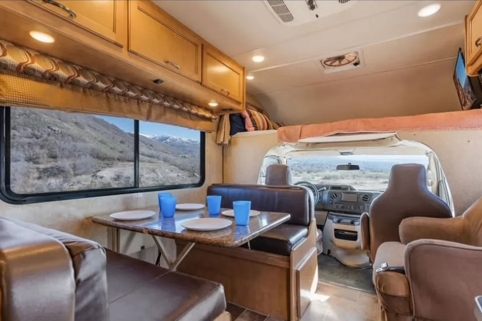Thor Motor Coach 22 E Class C -Unlimited Mileage