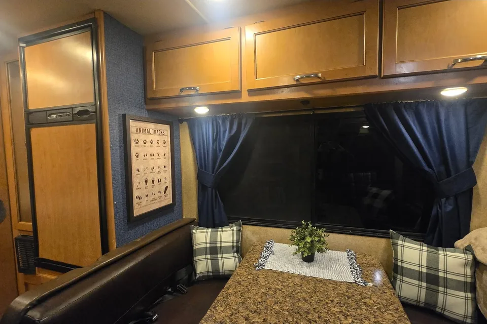 Thor Motor Coach 22 E Class C -Unlimited Mileage