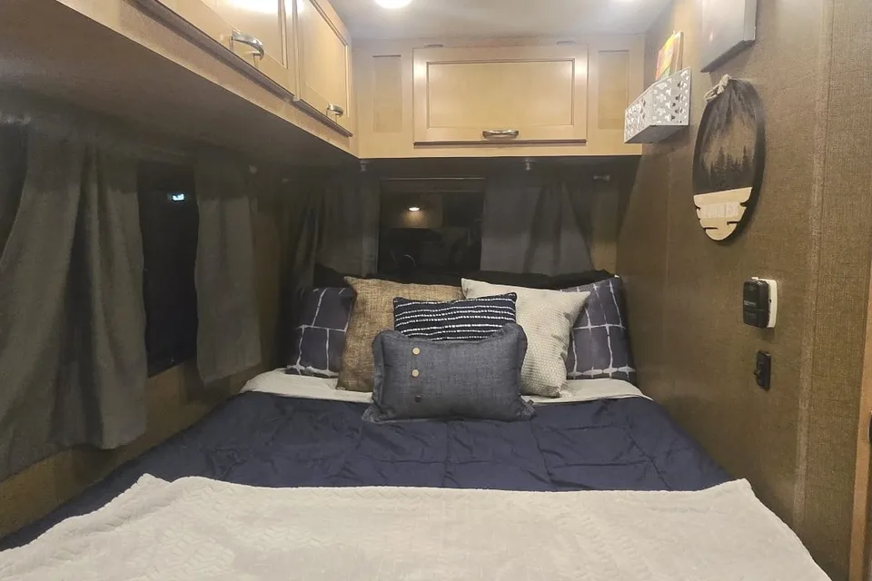 Thor Motor Coach 22 E Class C -Unlimited Mileage