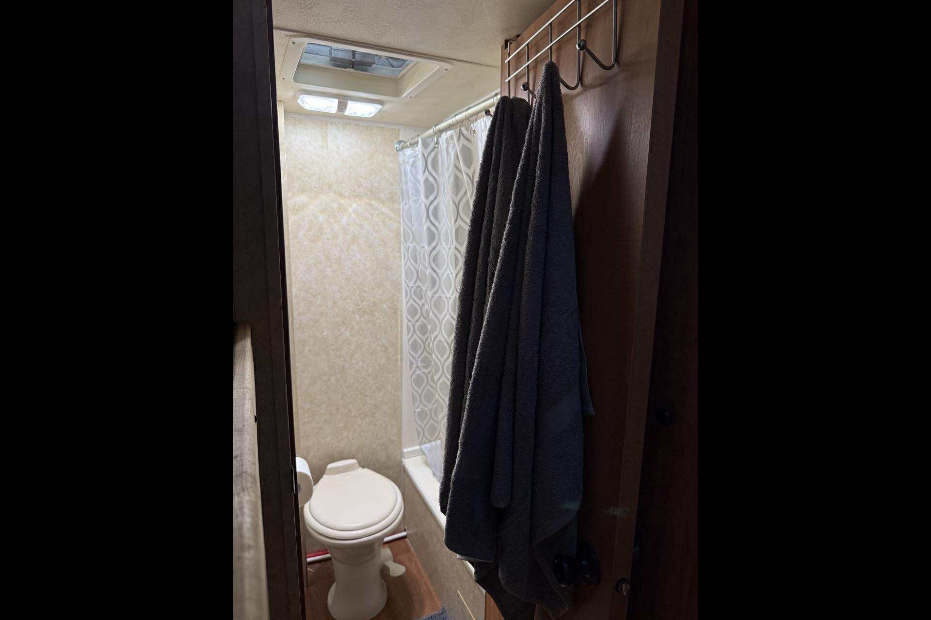 Tony's Gulf Stream Innsbruck Superlite 16bhc Travel Trailer