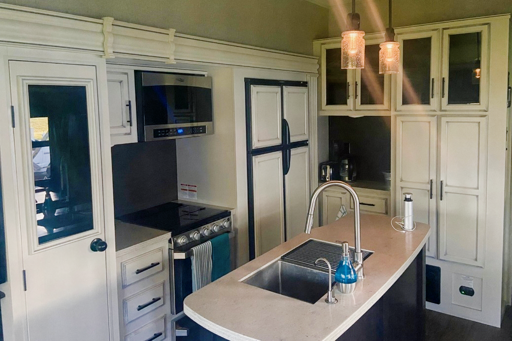 Modern Luxury Trailer for Outdoor Getaway