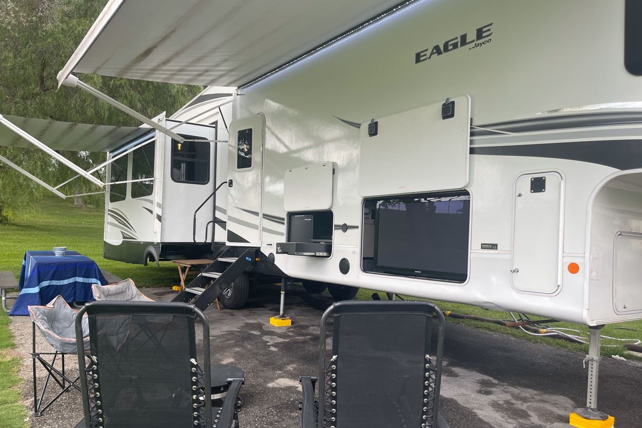 Modern Luxury Trailer for Outdoor Getaway