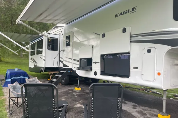 Modern Luxury Trailer for Outdoor Getaway