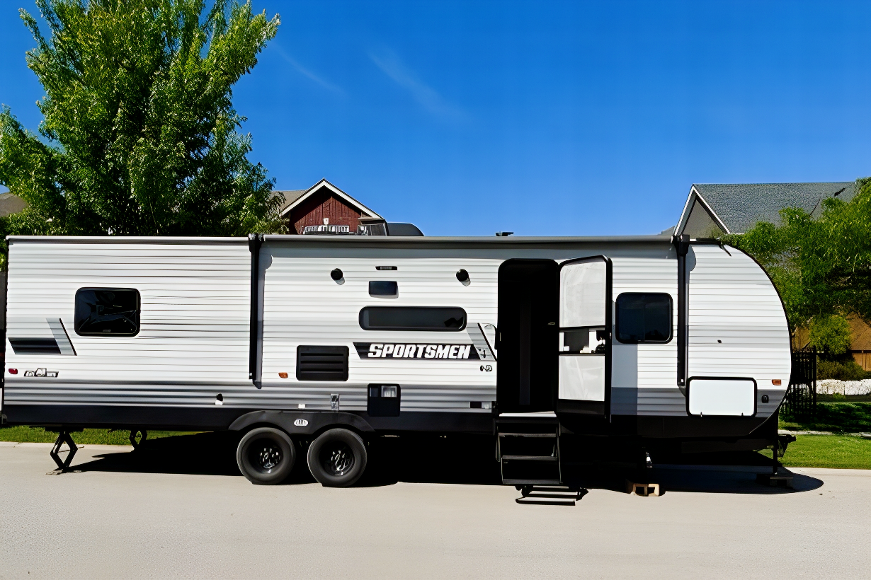 2021 Sportsmen 32' SE - New listing - Many 2026 dates available