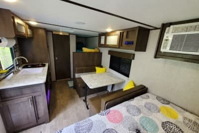 "The Little Mrs." Queen + 2 Single Bunks