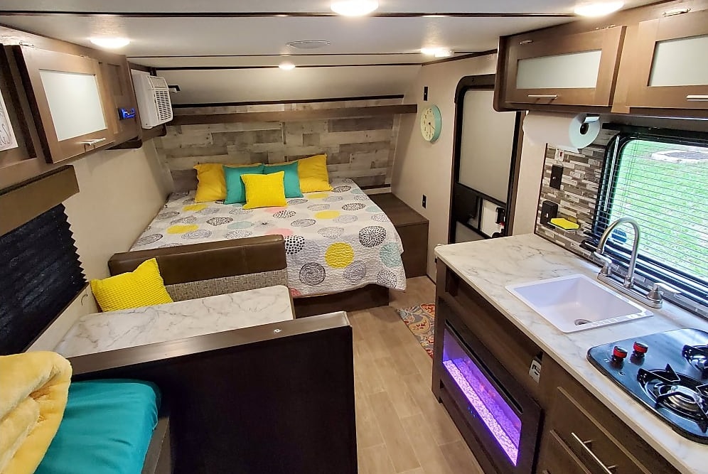 "The Little Mrs." Queen + 2 Single Bunks