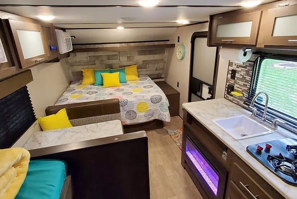 "The Little Mrs." Queen + 2 Single Bunks