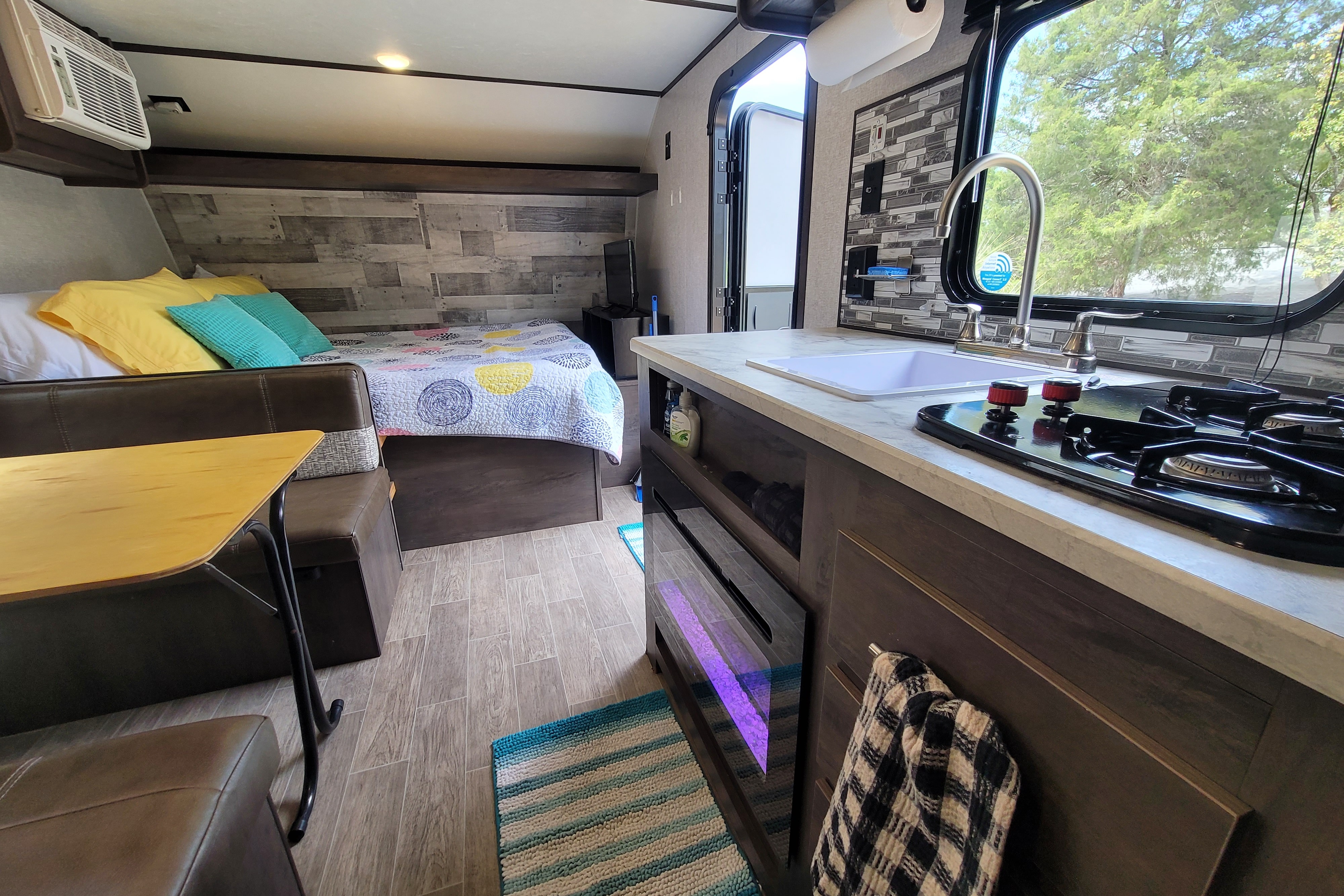 "The Little Mrs." Queen + 2 Single Bunks