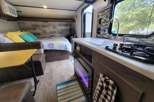 "The Little Mrs." Queen + 2 Single Bunks