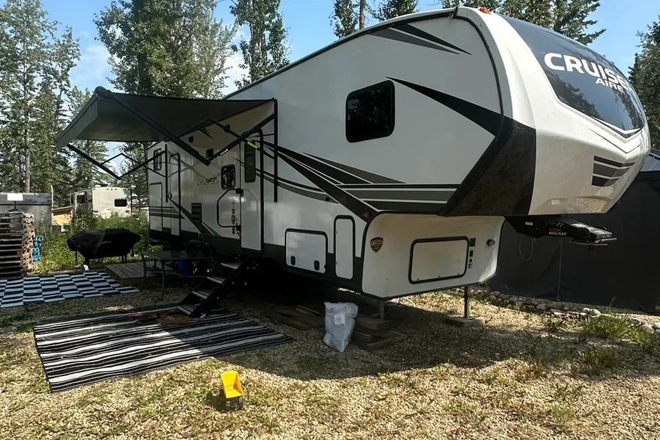 Perfect Family Fifth Wheel with Bunk House & Outdoor Bar