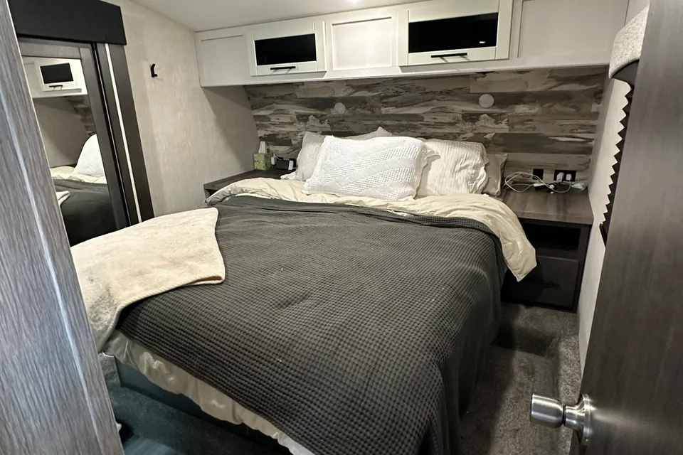 Perfect Family Fifth Wheel with Bunk House & Outdoor Bar