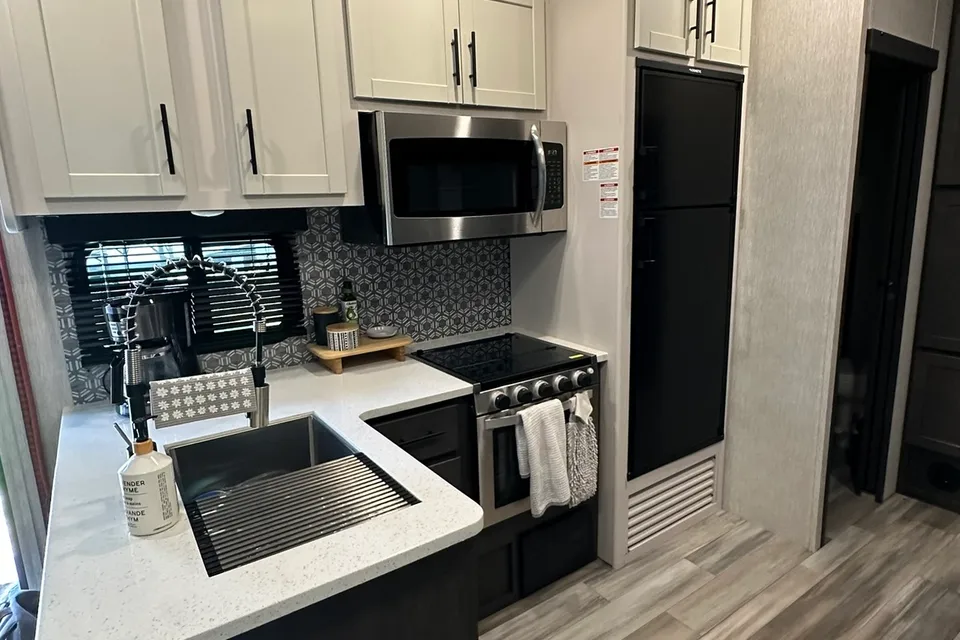 Perfect Family Fifth Wheel with Bunk House & Outdoor Bar