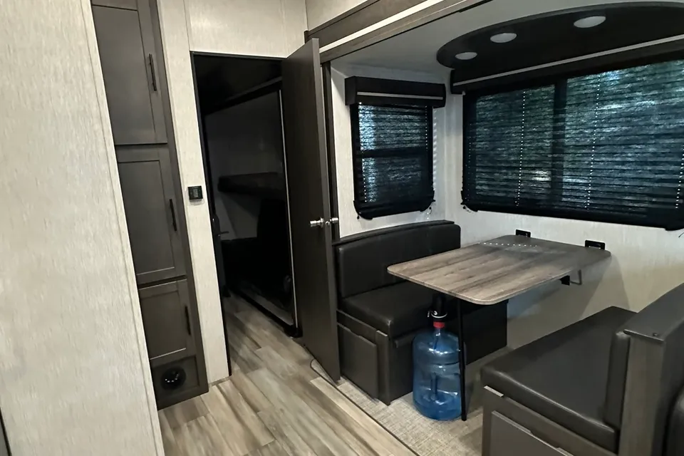 Perfect Family Fifth Wheel with Bunk House & Outdoor Bar