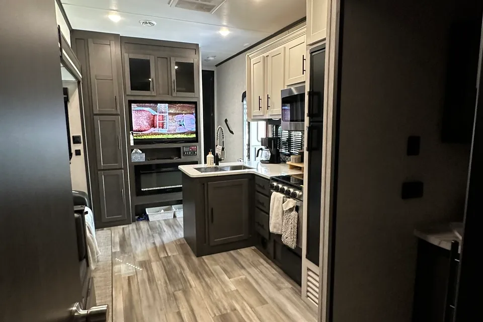 Perfect Family Fifth Wheel with Bunk House & Outdoor Bar